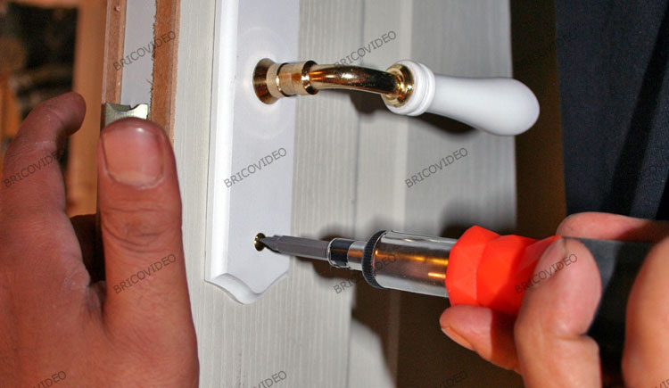 remplacement poignée de porte